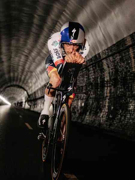 Florian Lipowitz tests in the Catesby Tunnel