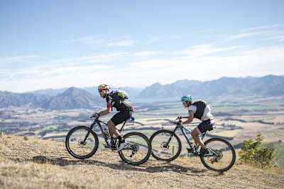 Wichtige Hinweise liefert auch das Etikett des Dichtmittels.