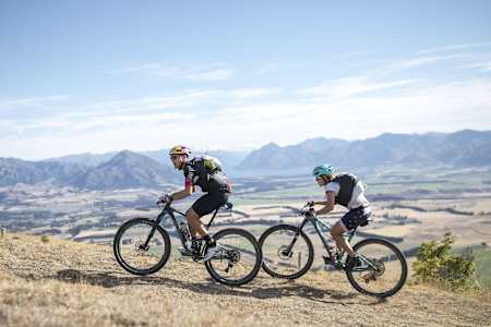 Wichtige Hinweise liefert auch das Etikett des Dichtmittels.