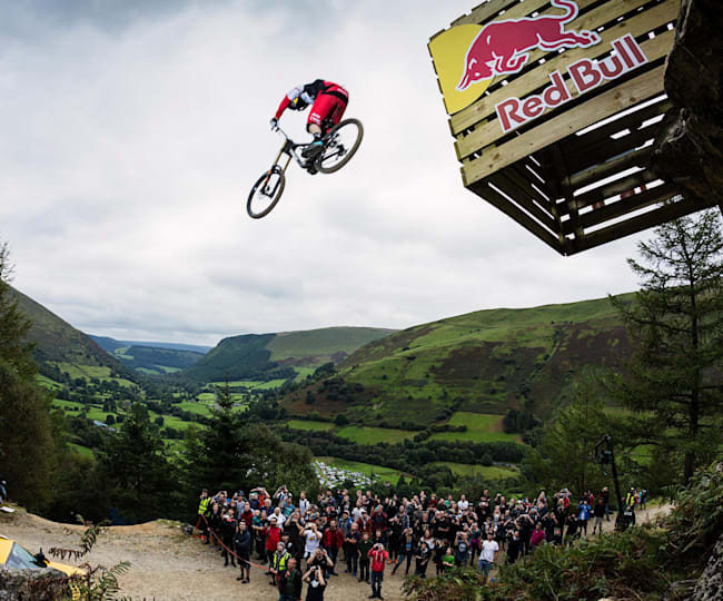 Gujy 4 Yshlom Watch bernard kerr deny gee atherton the win in hardline 2019 on what some would say is the worlds most dangerous track. https www redbull com gb en red bull hardline course map