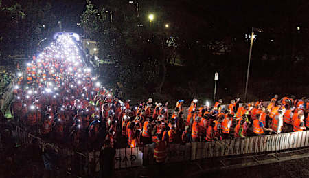 Teilnehmer des Wings for Life World Run in Melbourne, Australien am 3. Mai 2015.