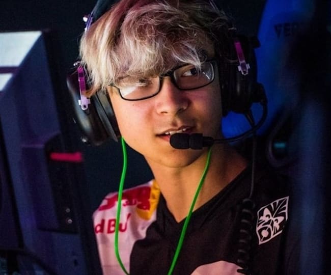 Tenz Cloug9 Cs Go Player Switches To Valorant