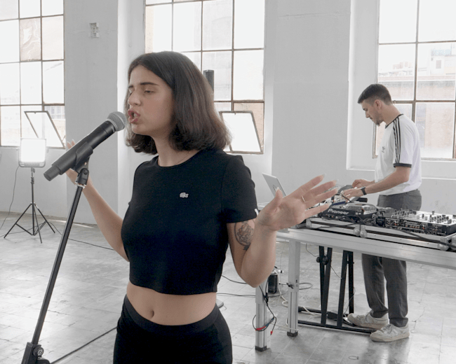 La cantante de soul argentina Nathy Peluso en directo
