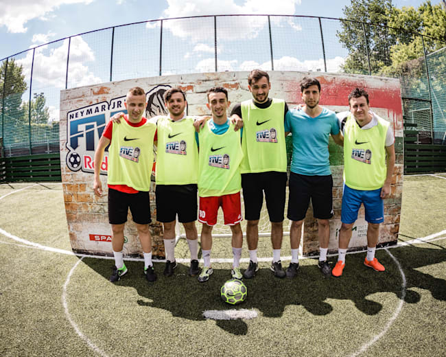 samye interesnye futbolnye polya v mire