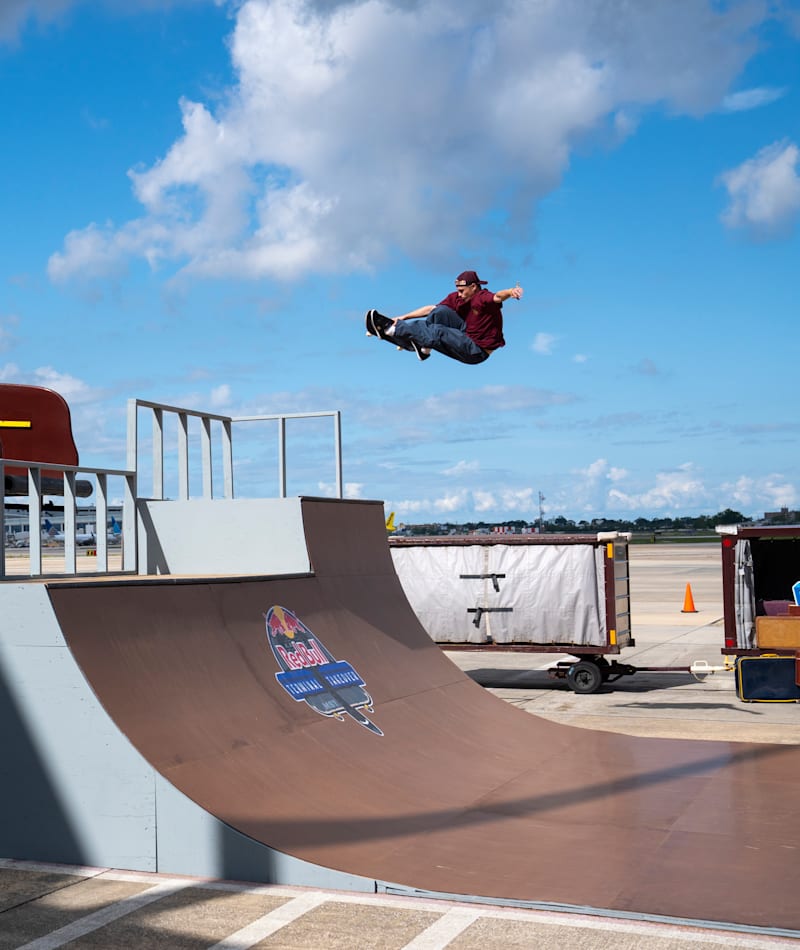 Skateboard – Mini-rampe: Rock to fakie »