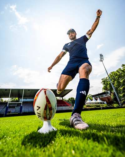 Le joueur de rugby Romain Ntamack à l'entrainement.