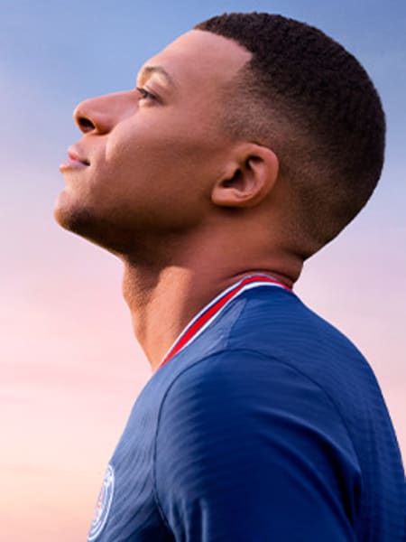 Logotipo de FIFA 22 con Kylian Mbappé.