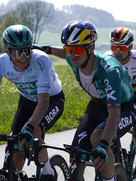 Profesionálny cestný cyklista Toni Palzer počas tréningu so svojimi tímovými kolegami z BORA-hansgrohe počas príprav na preteky Tour de Romandie v roku 2022.