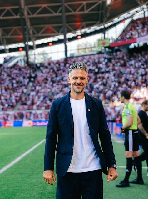 Martin Demichelis jubelt über seinen ersten Heimsieg als Trainer von RB Leipzig.