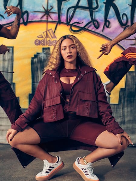 Beyoncé comenzó Ivy Park en colaboración con Topshop para luego hacerse por completo con la marca.