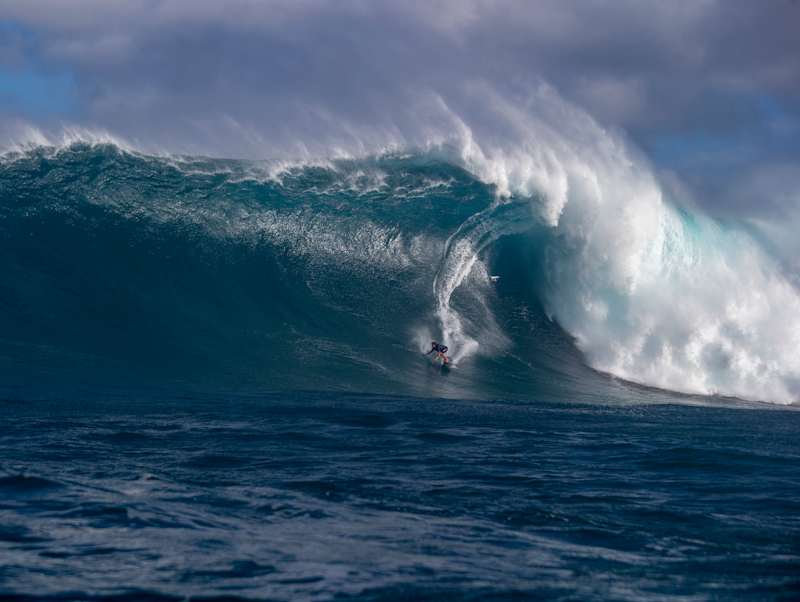 Легенди тріумфують на видовищному Nazaré Big Wave Challenge