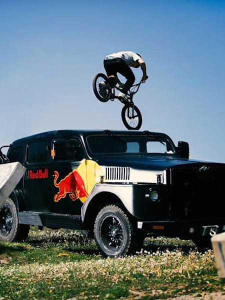 Drew Bezanson stalling on Sugga in Toronto