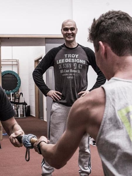 Brendon Fairclough in palestra con Alan Milway.