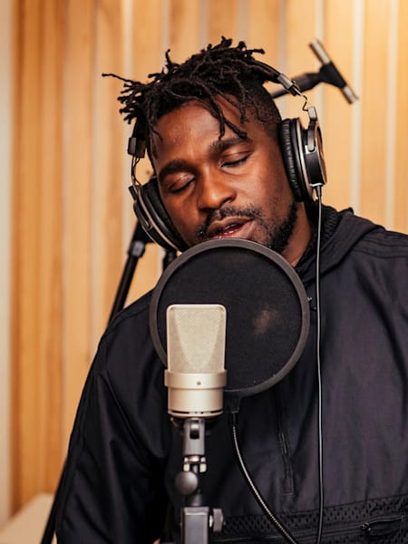 In Studio: Uno July