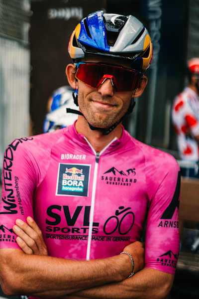 Ben Zwiehoff started in the pink jersey.