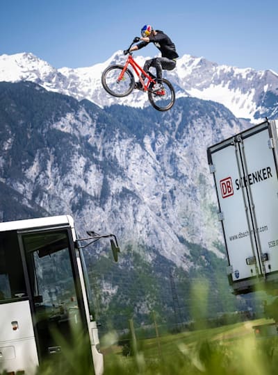 人気MTBライダー、ファビオ・ヴィブマーの魅力を4つの名作動画で探る 