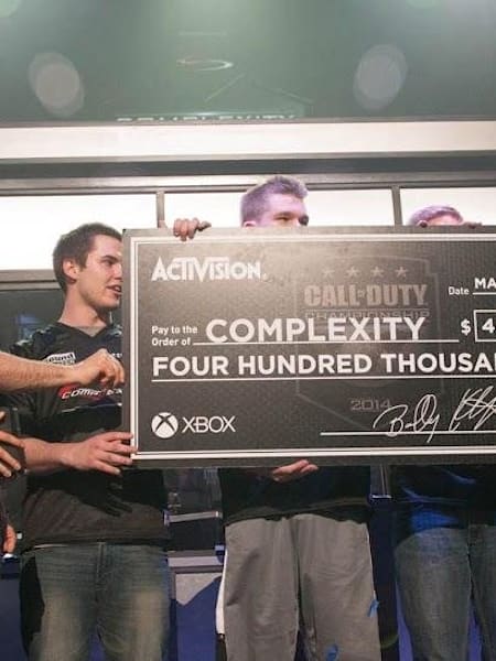 CompLexity gewann 2014 400.000 in 48 Stunden.