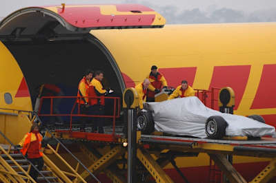 Carros e equipamentos importantes vão de avião