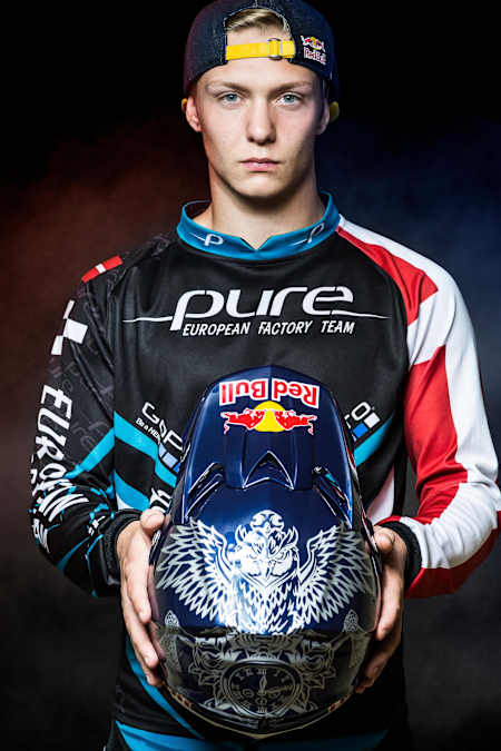 Chris hjelm blev lavet da han var 16 år