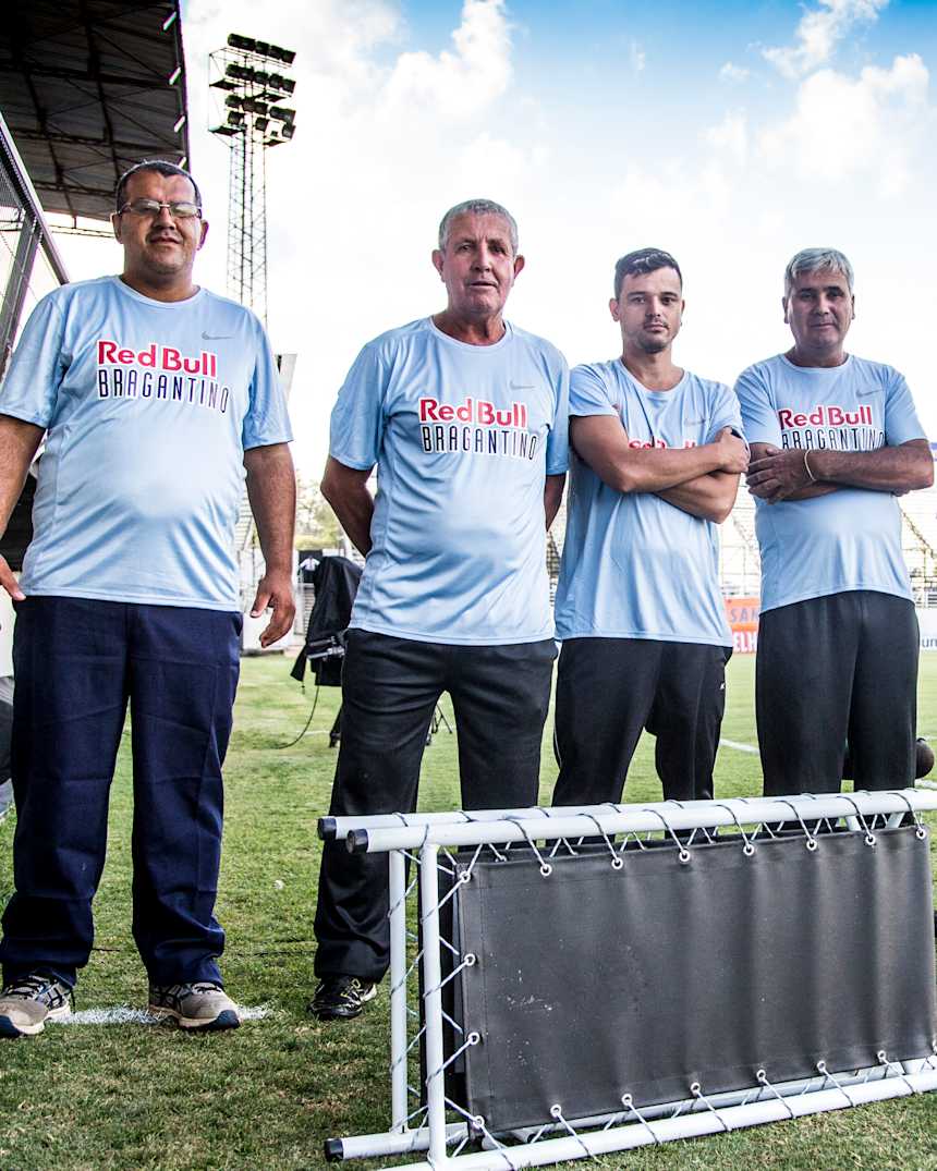 Trabalho Como Gandula Por Amor Ao Futebol