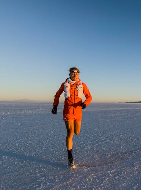 Fernanda Maciel trči tokom svog prelaska Salar de Uyuni u Boliviji u septembru 2026. godine.
