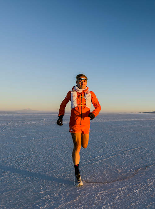 Fernanda Maciel trči tokom svog prelaska Salar de Uyuni u Boliviji u septembru 2026. godine.