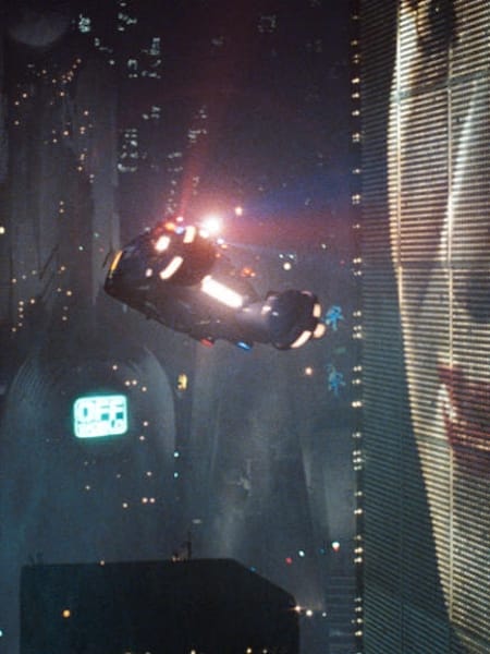 En attendant la sortie de Cyberpunk 2077, retour sur l’histoire du cyberpunk dans la culture et les jeux vidéo depuis sa création dans les années 80.