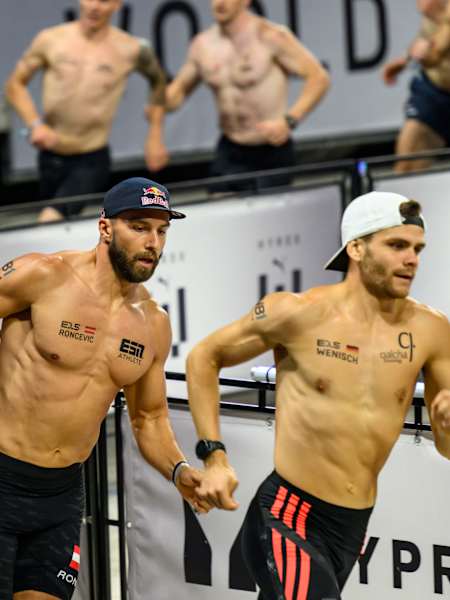 Tim Wenisch and Alexander Rončević running in front of the pack in the HYROX Elite Doubles