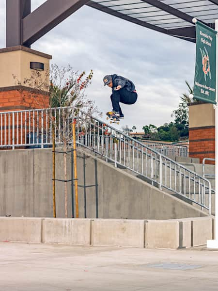 We Could Watch This Man Falling Off A Skateboard And Landing Smoothly On  His Feet All Day