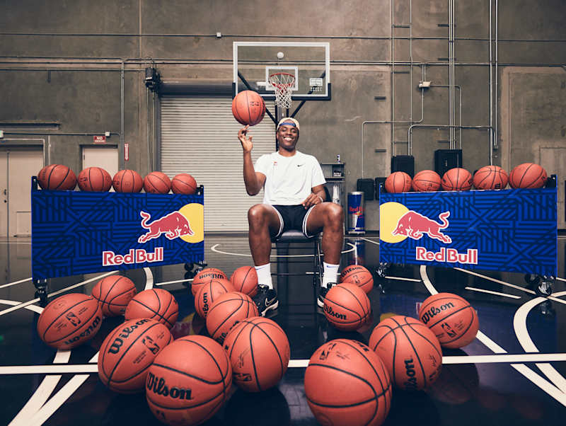 カール・マローンがアンソニー・デイビスにドッキリ！