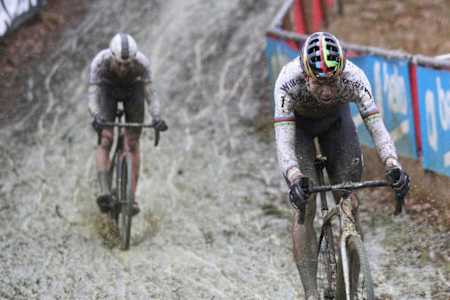 Wout van Aert in the lead and in control