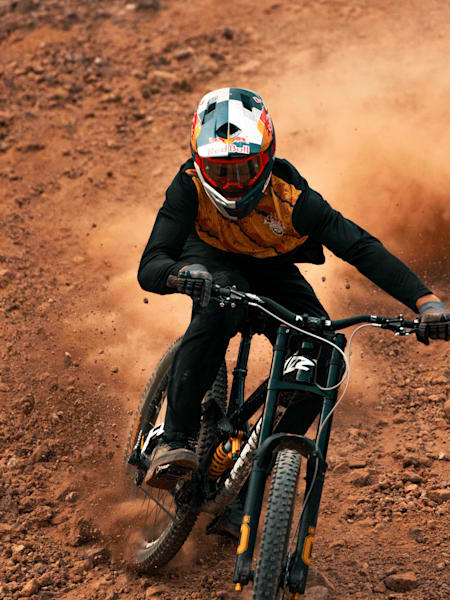 Red Bull Rampage 2020 - Szymon Godziek w nowej kolekcji ciuchów