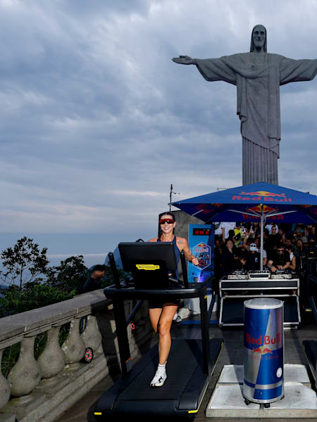2024: Fe Pileggi und Cris Ribeiro beim Red Bull 24 Horas Event in Rio de Janeiro, Brasilien, vor der Kulisse der Christus-Erlöser-Statue