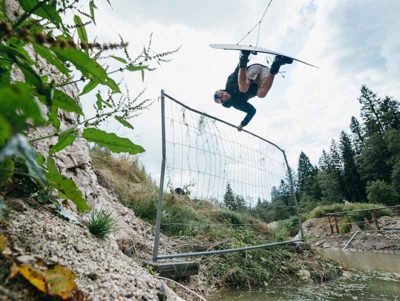 ヘリコプター x ベアフット水上スキー