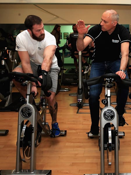 Indoor bikes, static bikes, turbo-trainers or Wattbikes are a good option for indoor interval training when used strategically
