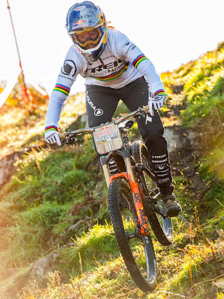 Pourquoi les riders anglais de VTT sont-ils si forts : L'Anglaise Rachel Atherton au Fox Hunt 2018.