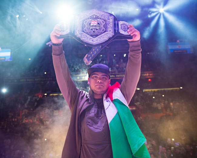 61 Mwzquomyyfm Este joven cantante es una de las jóvenes promesas que tiene puerto rico en el género del reguetón. https www redbull com ar es batalla de los gallos 2017 final mundial campeon aczino