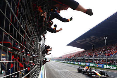 Le champion du monde en titre Max Verstappen a remporté le Grand Prix des Pays-Bas 2022, quinzième manche du championnat du monde de Formule 1.