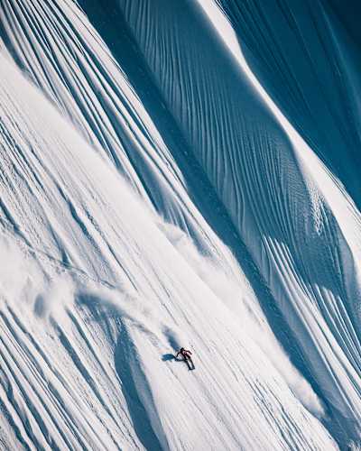 Michelle Parker skie sur des motifs de neige hypnotiques à Girdwood, en Alaska.