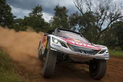 Peugeot 3008 DKR Le pilote Carlos Sainz essaie la voiture Peugeot 3008 DKR avant le départ du rallye-raid Dakar 2017.