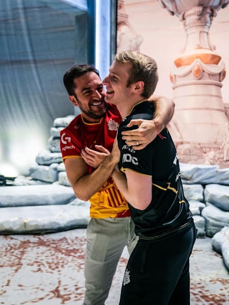 "Jankos" cieszy się z wygranej nad SKT z założycielem G2 "Ocelotem"