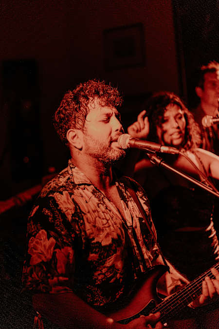 A Nasip Kismet pedig megnyitotta a kastélytermet