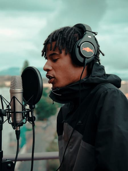 Izos : 60 Seconds Freestyle des Genfer Rappers