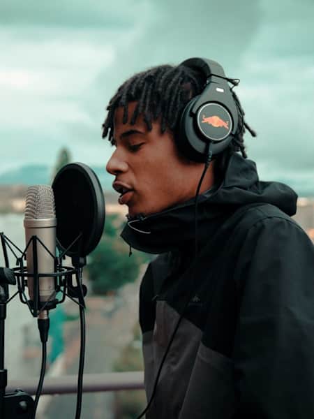 Izos : 60 Seconds freestyle du rappeur genevois