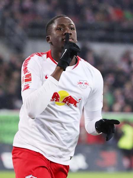 Le défenseur central français Ibrahima Konaté célèbre un but avec le RB Leipzig.