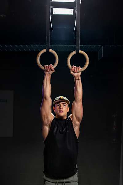 Victor Hoffer trains on the rings in a gym for a Red Bulletin photoshoot.