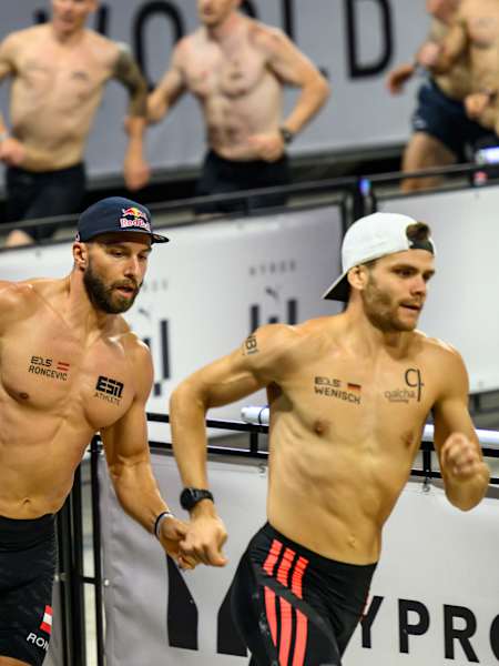 Tim Wenisch and Alexander Rončević running in front of the pack in the HYROX Elite Doubles
