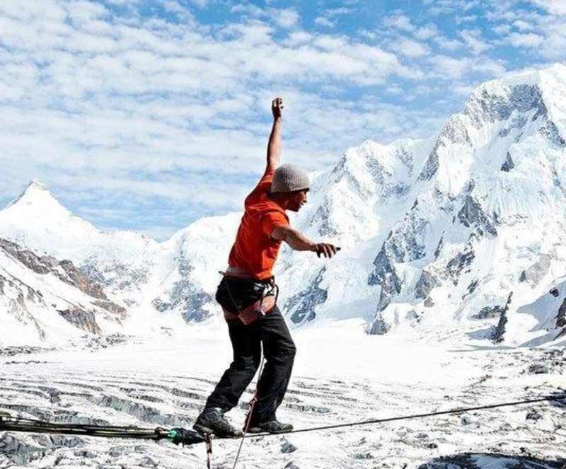 世界初!】イタリア・メッシーナ海峡で全長3.6kmのスラック 世界初!】イタリア・メッシーナ海峡で全長3.6kmのスラック