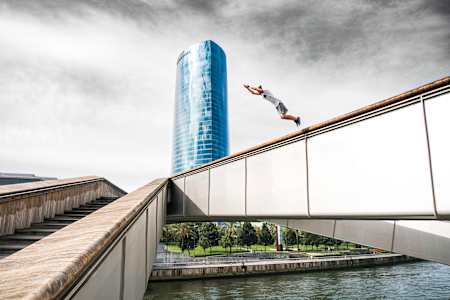 Elias Giselbrecht est un motif et un photographe - ici à Bilbao, Espagne.