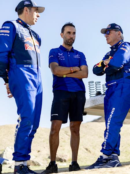 Nani Roma y Carlos Sainz durante el shakedown del Dakar 2026 el 1 de enero de 2026 en Yanbu, Arabia Saudita.